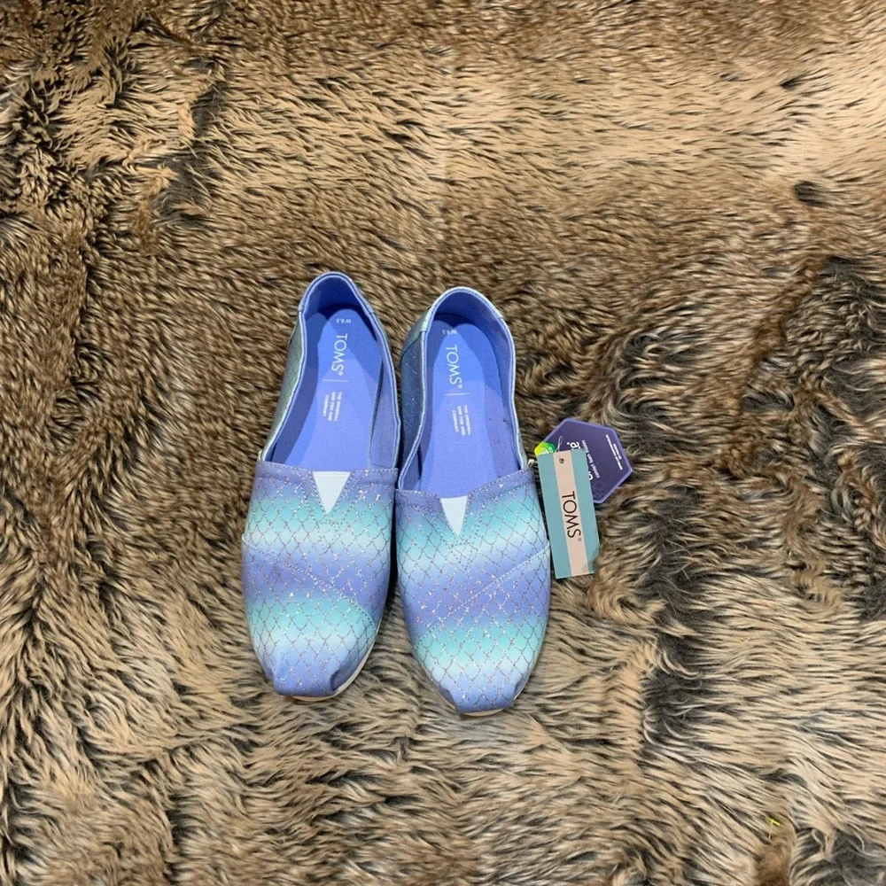 Toms shine iridescent